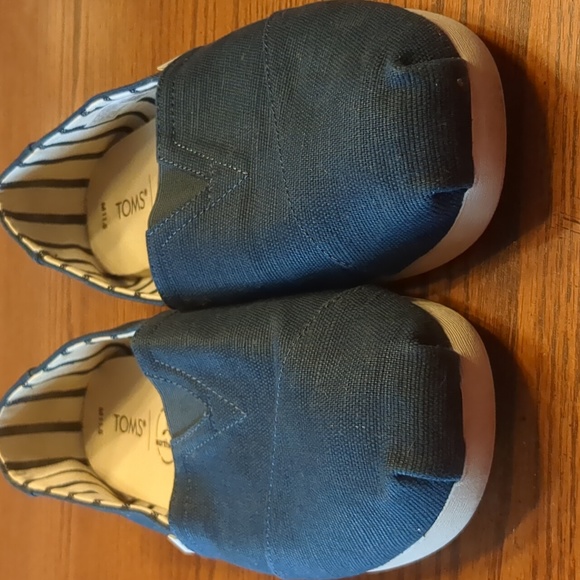 Toms navy slip ons (mens) - Picture 3 of 5